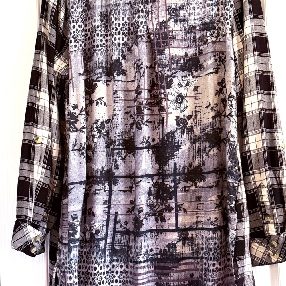 Tolani Plaid and Contrast Print Button Down Shirt Large - Picture 7 of 16